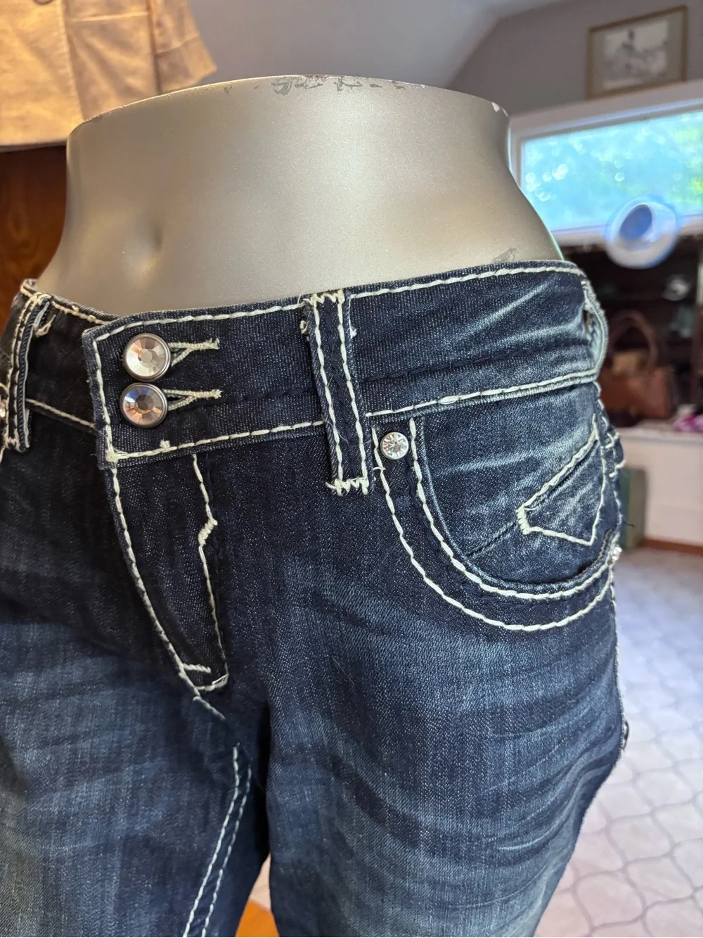 Vigoss Premium Denim Bootcut Jeans Size 32/33 Dark Wash Embellished Pocket Jeans